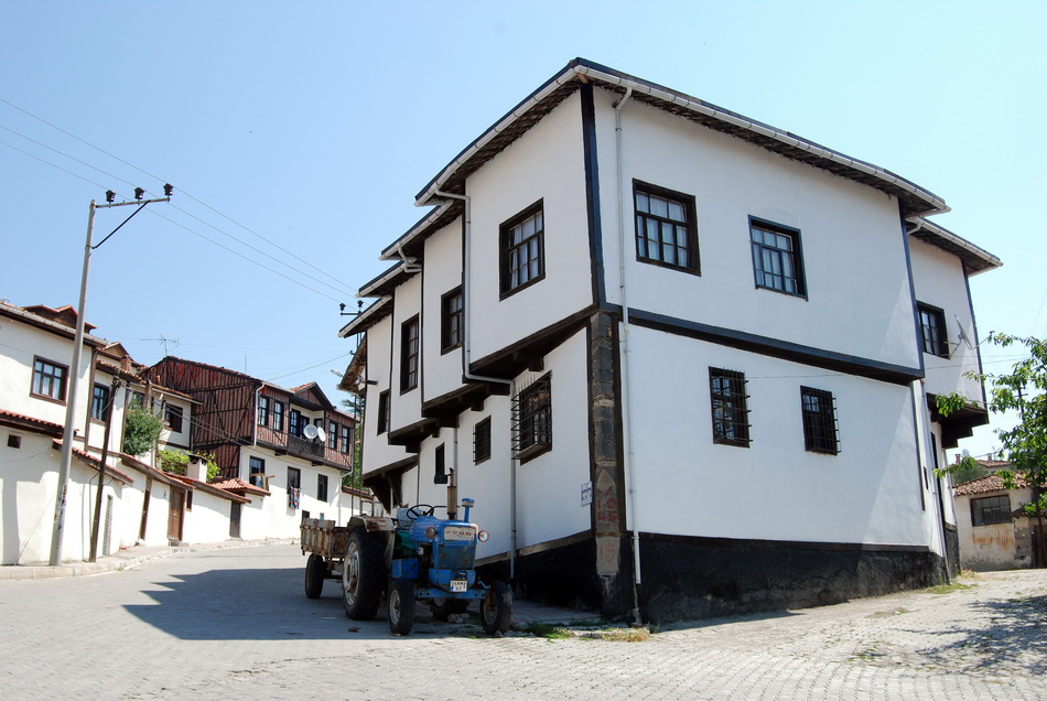 Beypazarı houses, streets and daily life, 2007 — photograph 12