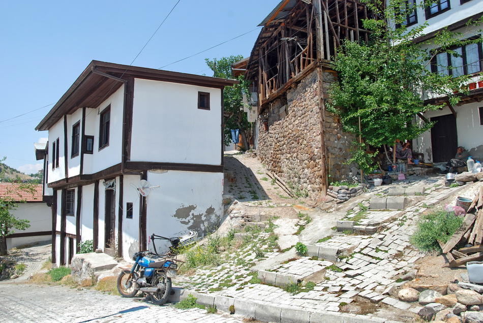 Beypazarı houses, streets and daily life, 2007 — photograph 24