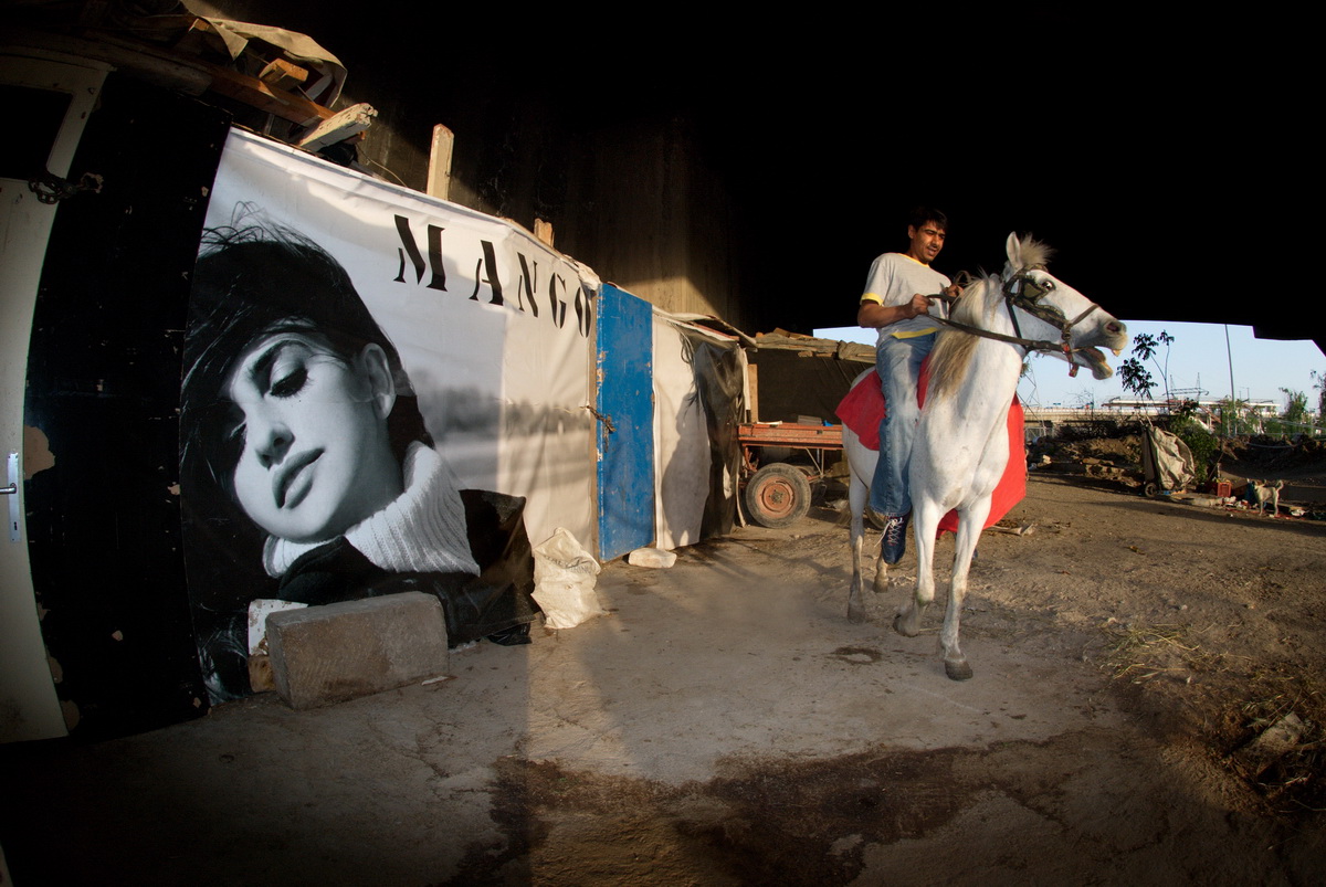 Aydın Çetinbostanoğlu — Roma documentary photograph 15