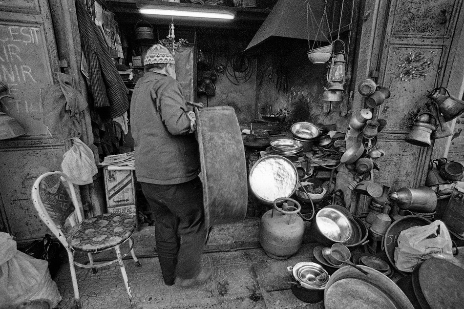 Traditional tinsmithing, documentary photograph 03