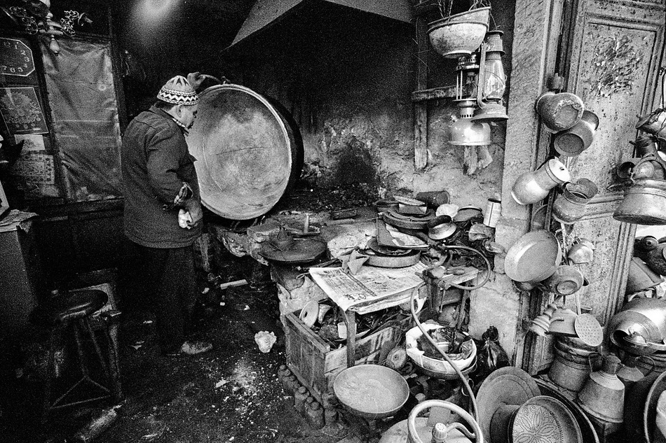 Traditional tinsmithing, documentary photograph 07