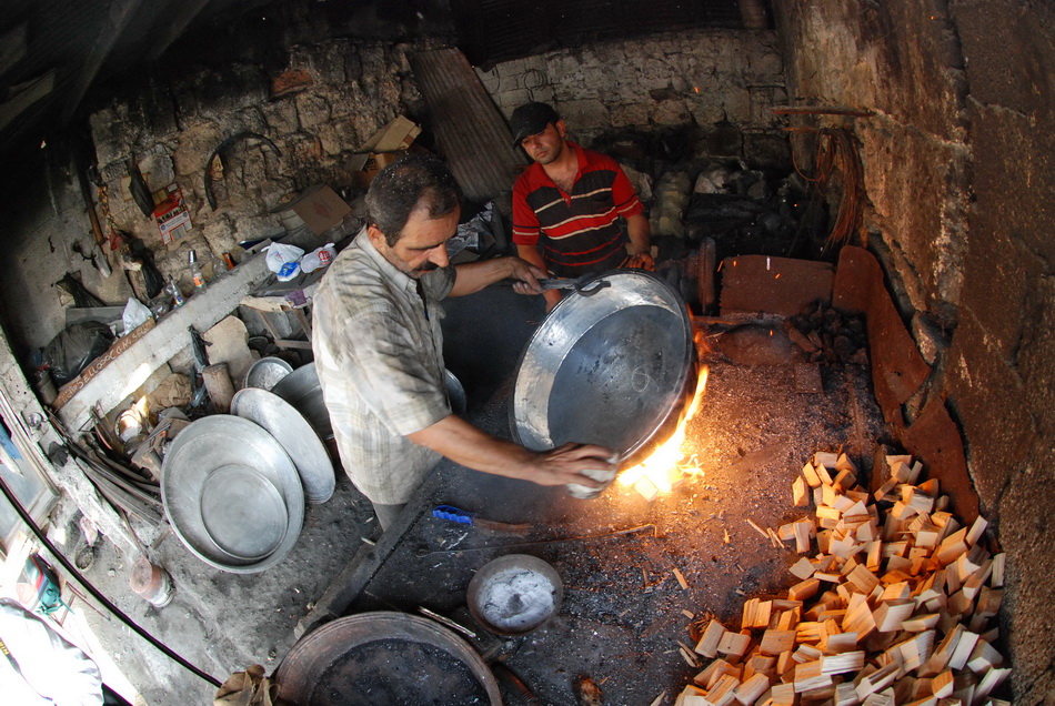 Traditional tinsmithing, documentary photograph 10