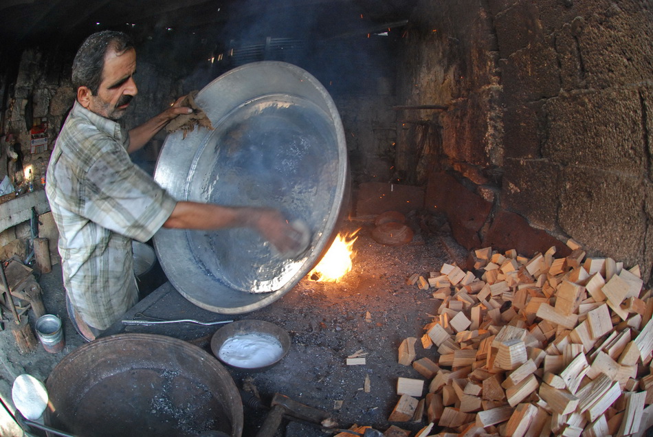 Traditional tinsmithing, documentary photograph 11