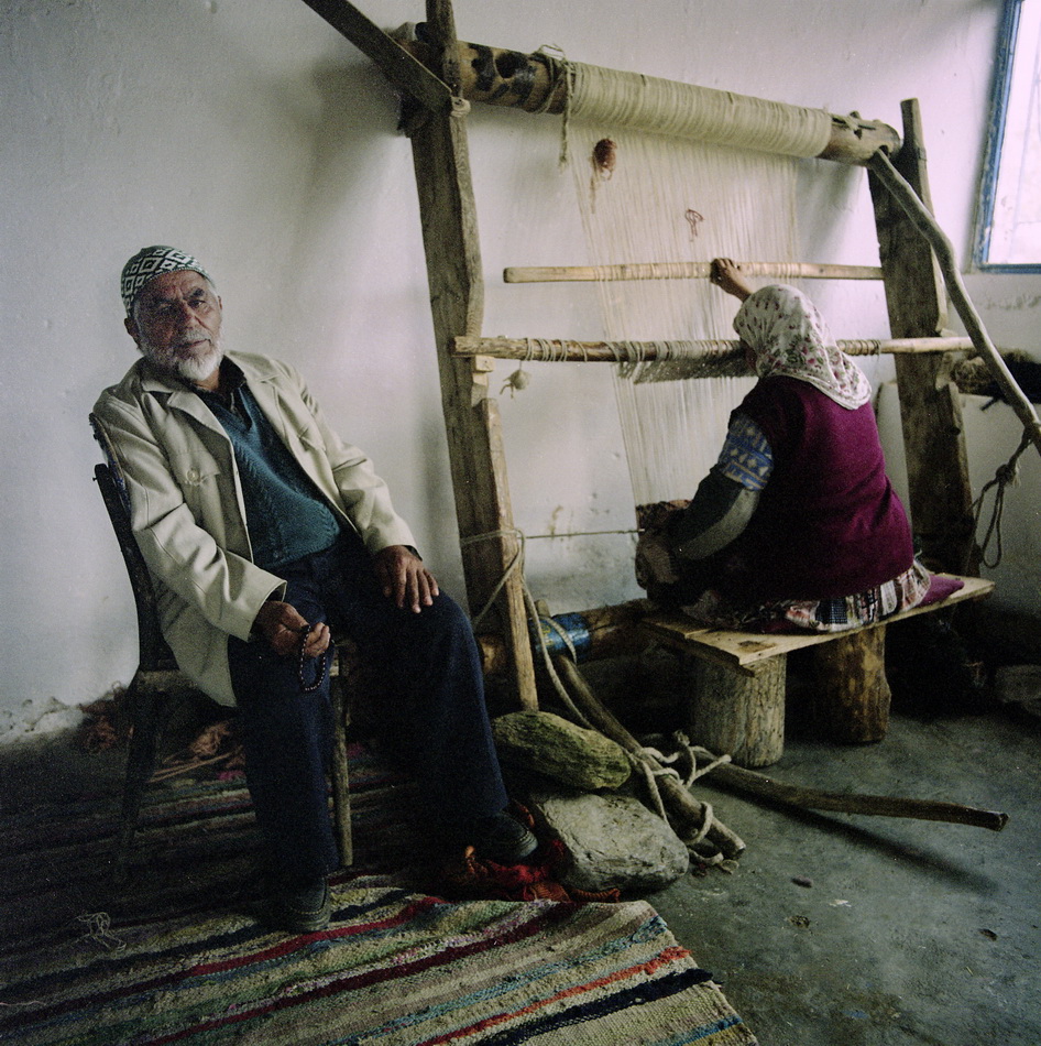 Traditional kilim weaving in Eşme, Uşak, 2002 — photograph 01