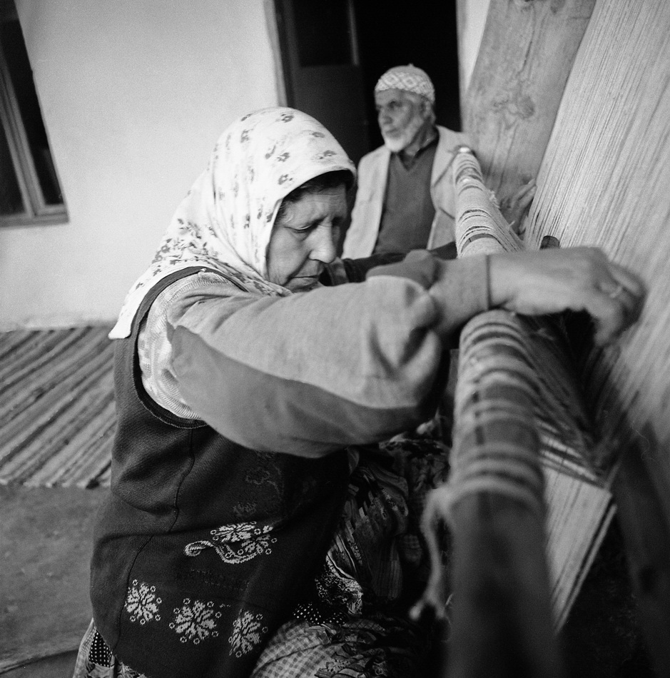 Traditional kilim weaving in Eşme, Uşak, 2002 — photograph 03
