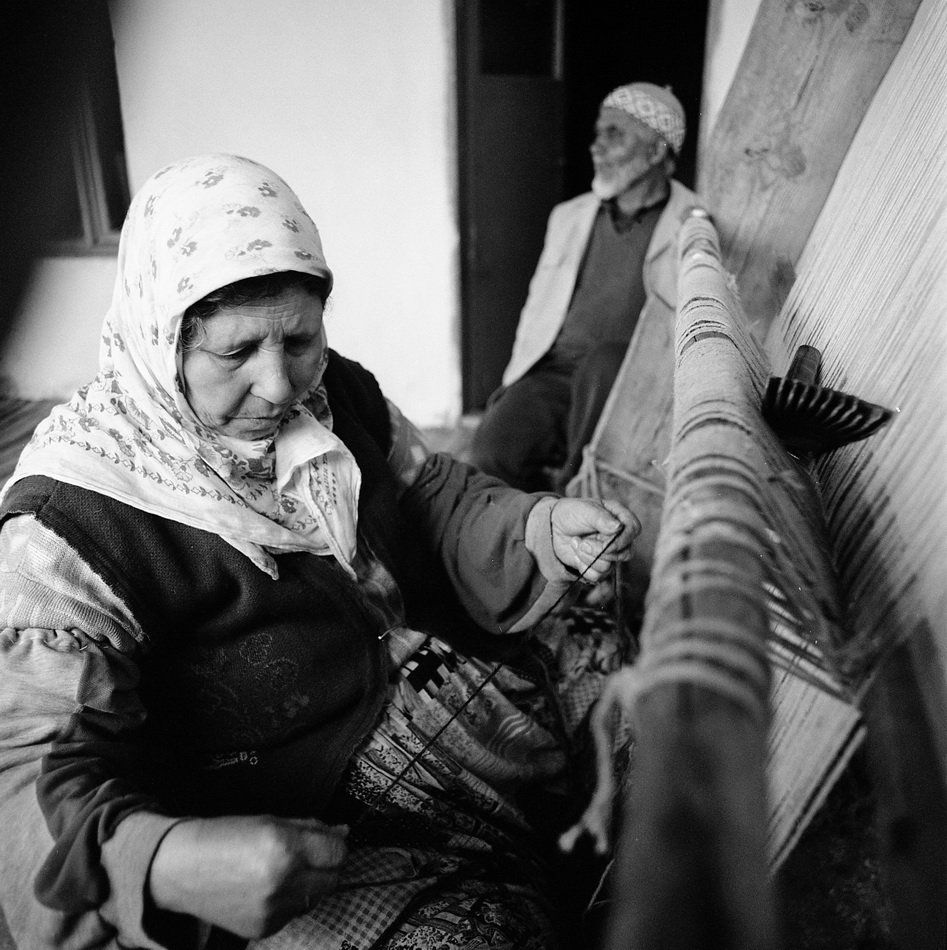 Traditional kilim weaving in Eşme, Uşak, 2002 — photograph 06