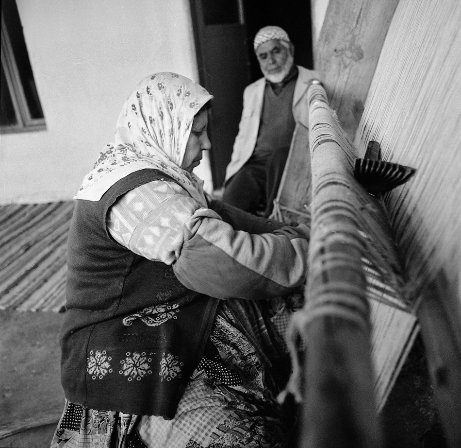 Traditional kilim weaving in Eşme, Uşak, 2002 — photograph 08