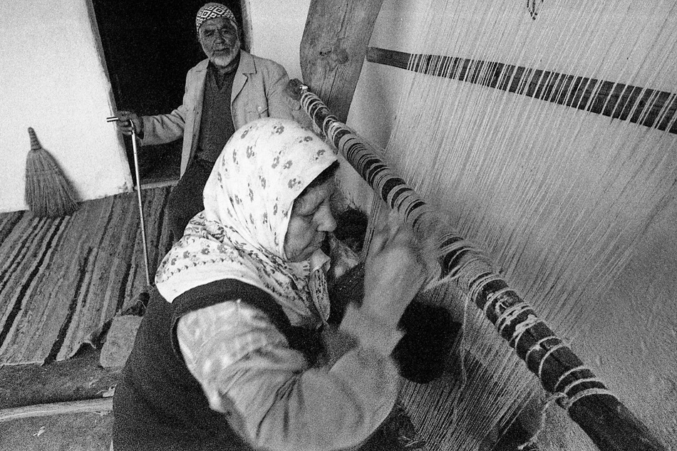 Traditional kilim weaving in Eşme, Uşak, 2002 — photograph 11
