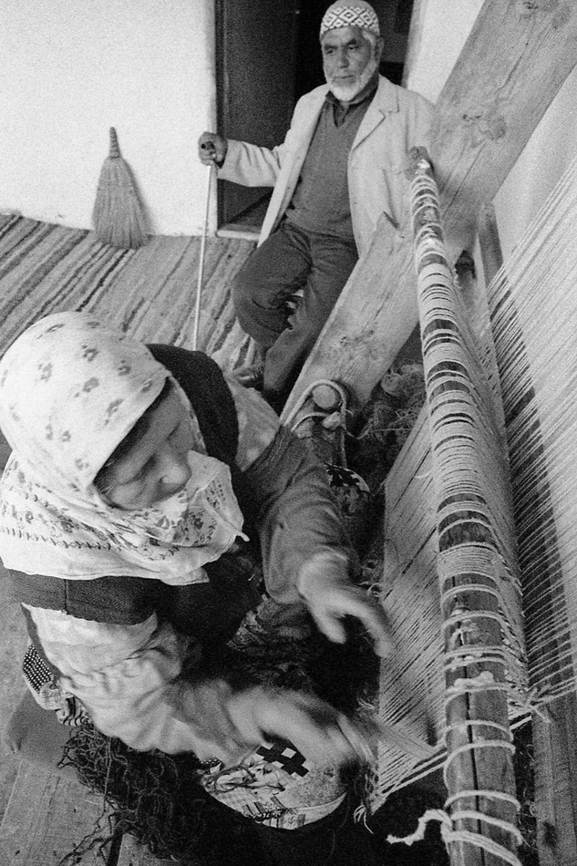 Traditional kilim weaving in Eşme, Uşak, 2002 — photograph 15