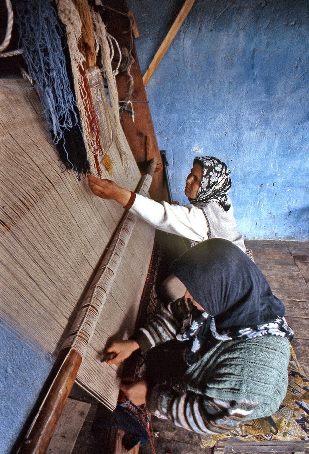 Kula carpet weaving, 2002 — photograph 7