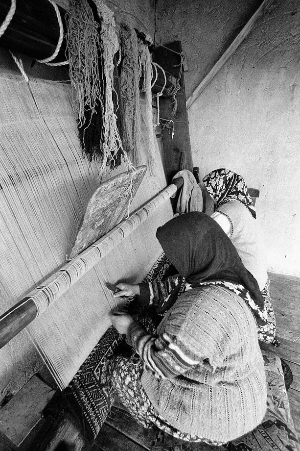 Kula carpet weaving, 2002 — photograph 12