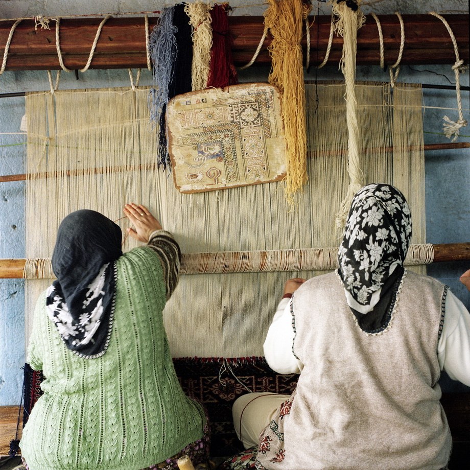 Kula carpet weaving, 2002 — photograph 14