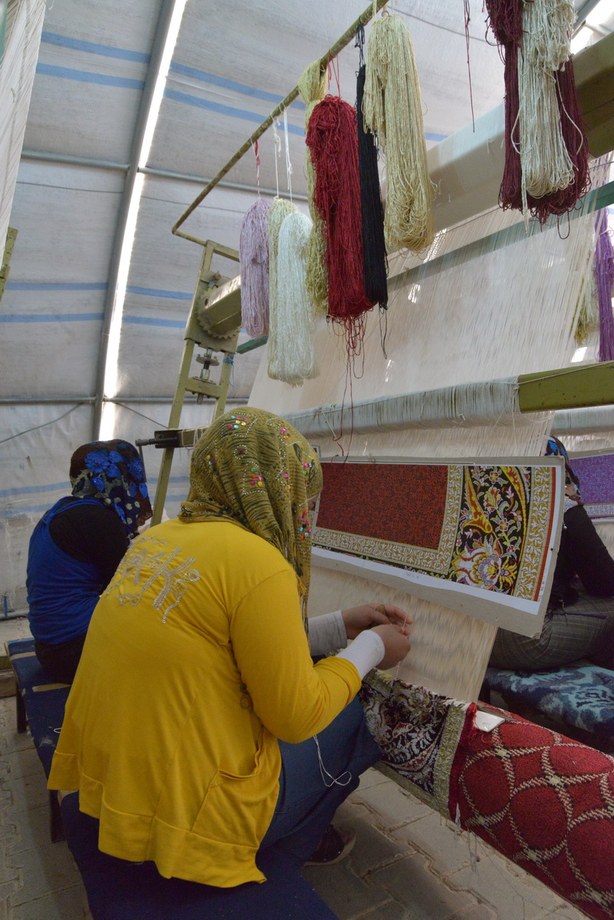 Midyat carpet weaving, 2015 — photograph 2