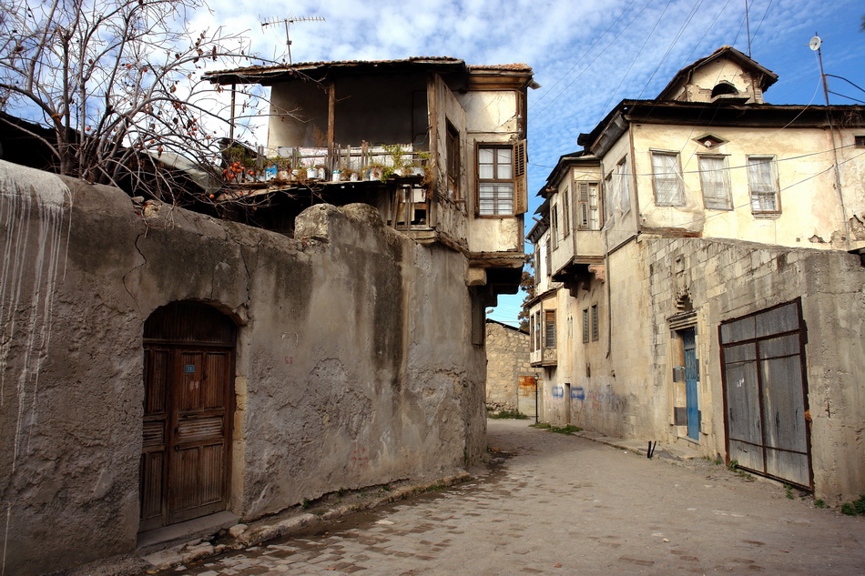 Historic houses and streets of Tarsus, 2006 — photograph 1