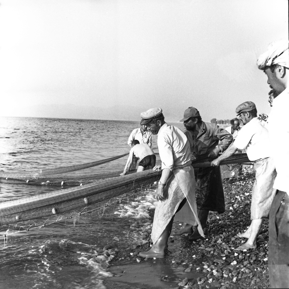 Trata fishing in Güzelbahçe, photograph 01, 1973